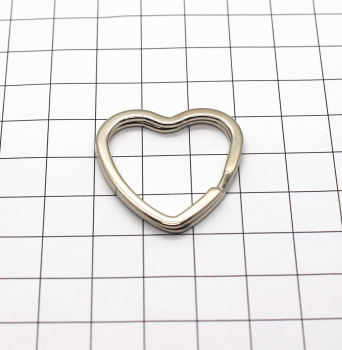 Preview: Schlüsselring Herzform silberfarben (1 Stück)